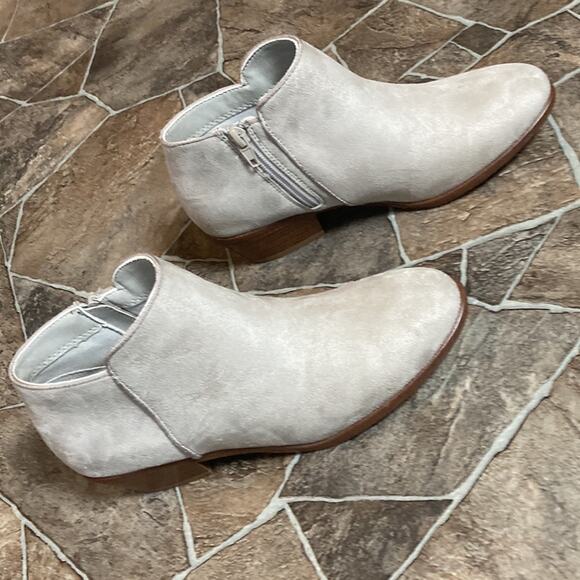 New Wild Diva Gray Ankle Booties Sz 6 - Picture 2 of 11